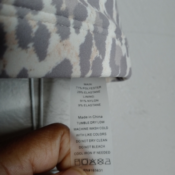 Johnny Was Calme Cross Back Leopard Sports Bra - Picture 4 of 6